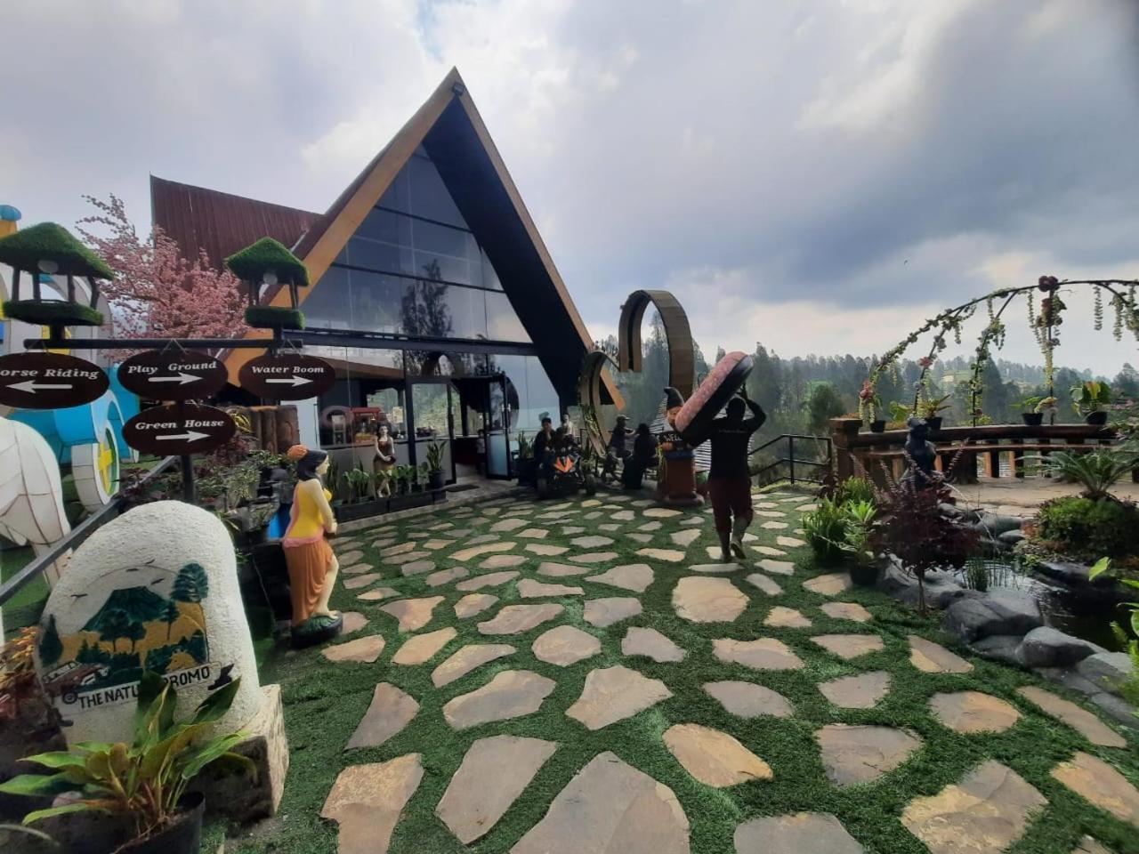 Hotel Nature Bromo And Resort Pasuruan Eksteriør bilde